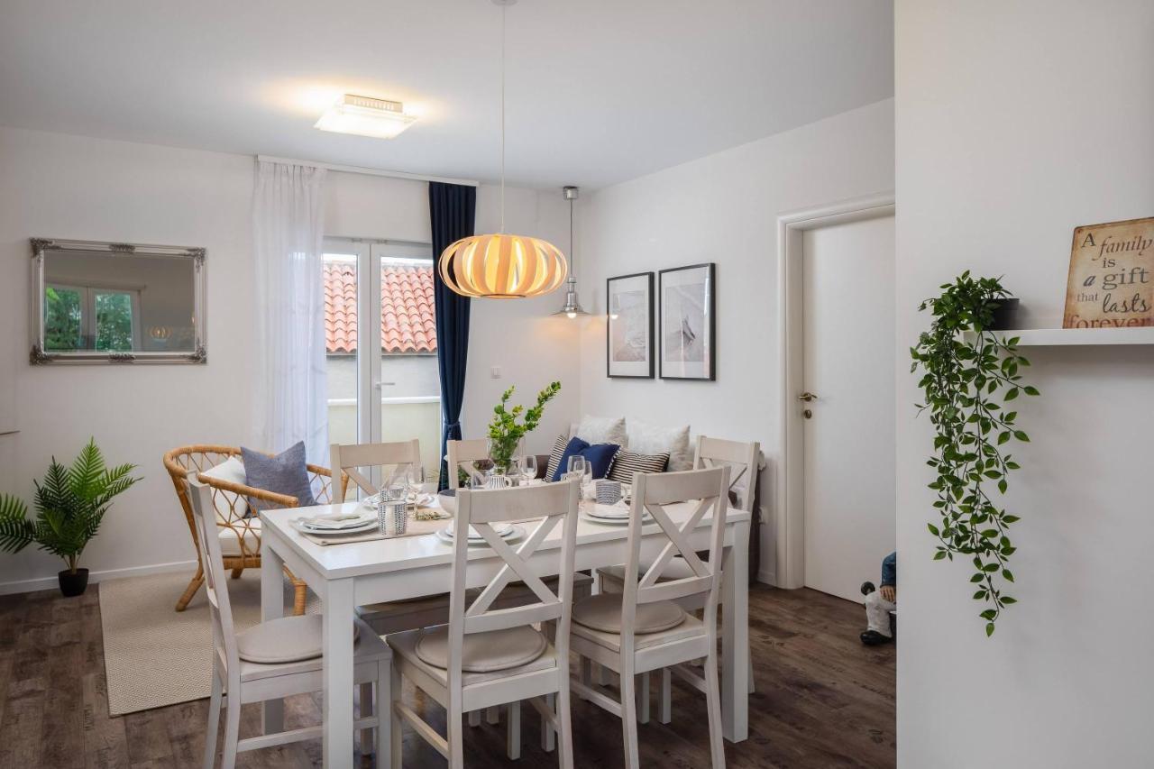 Apartments Valentina Bol Eksteriør billede