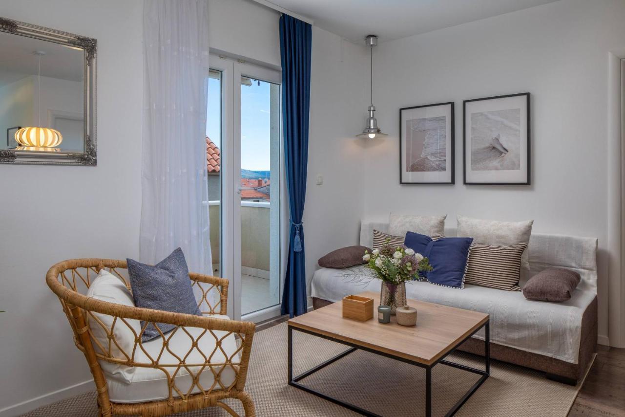 Apartments Valentina Bol Eksteriør billede