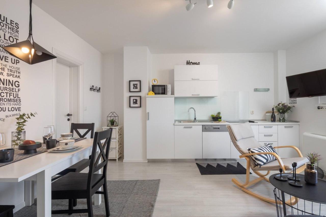 Apartments Valentina Bol Eksteriør billede