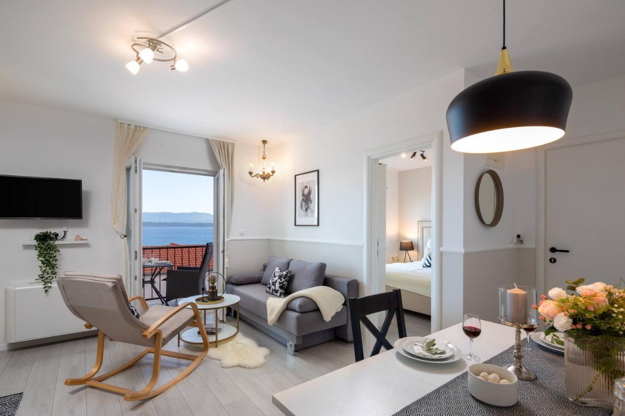 Apartments Valentina Bol Eksteriør billede