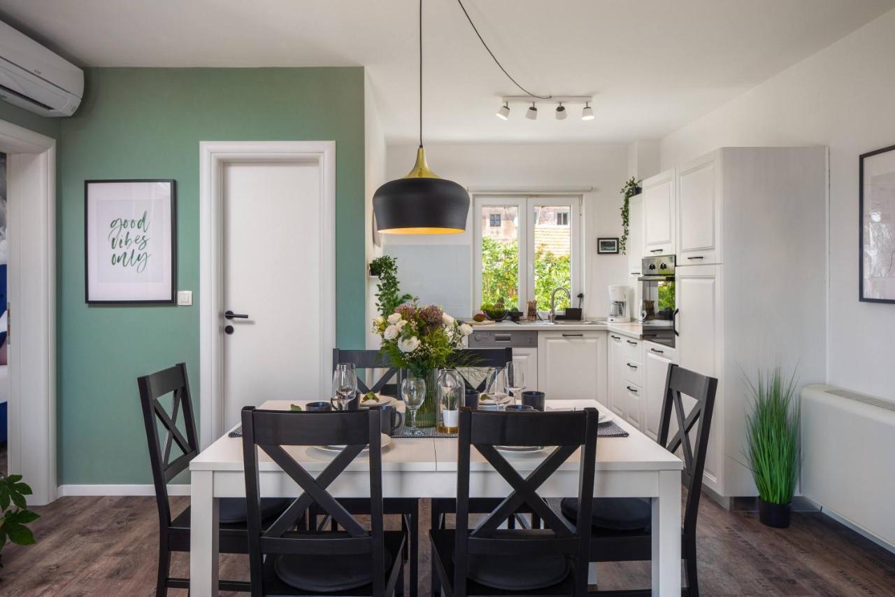 Apartments Valentina Bol Eksteriør billede