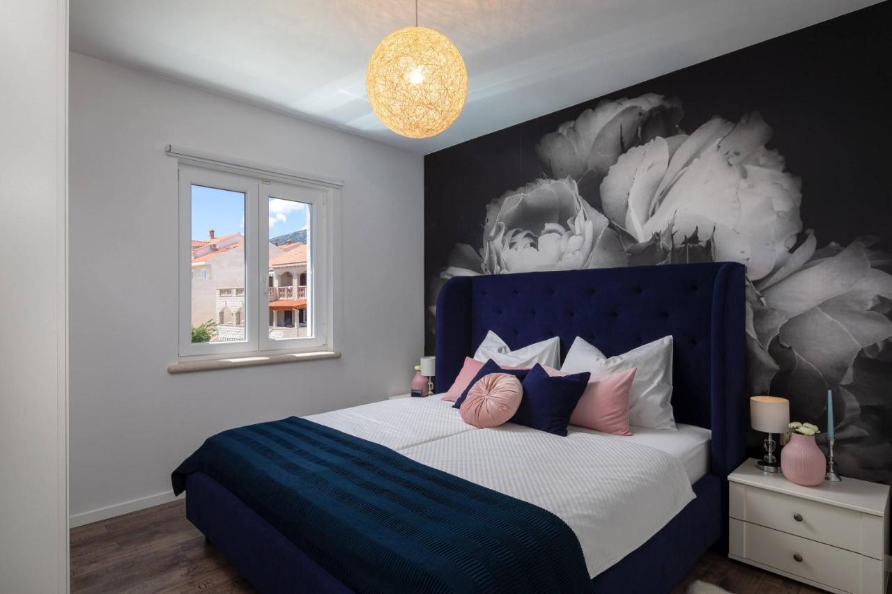 Apartments Valentina Bol Eksteriør billede