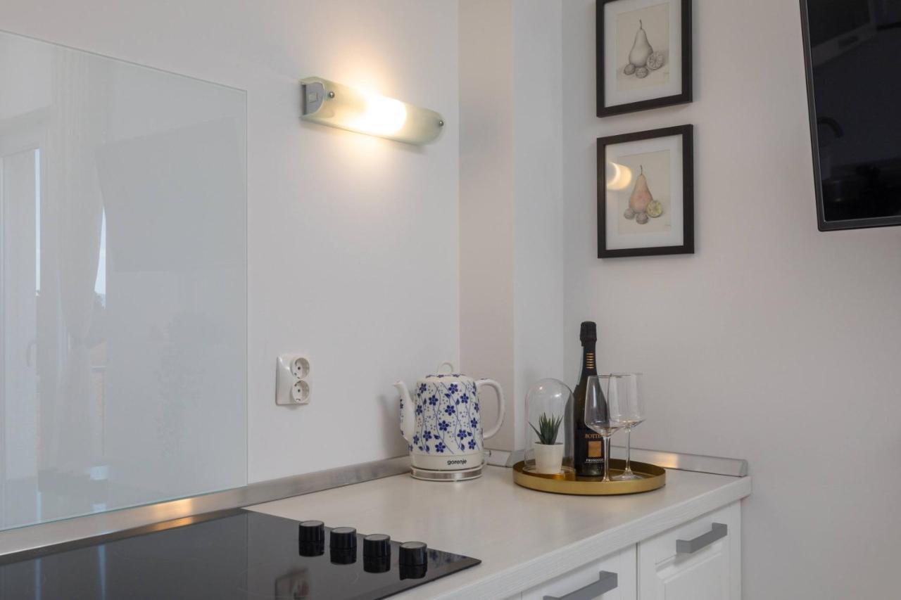 Apartments Valentina Bol Eksteriør billede