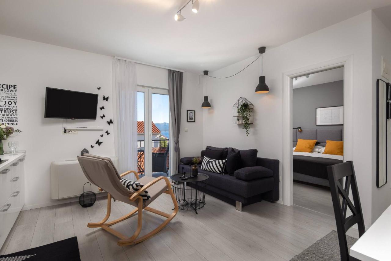 Apartments Valentina Bol Eksteriør billede