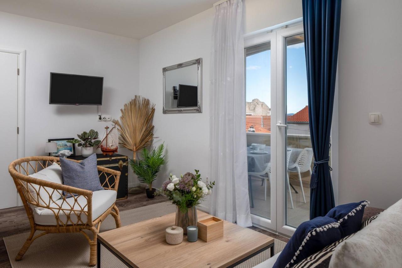 Apartments Valentina Bol Eksteriør billede